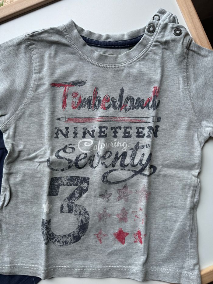 Lot 2 t-shirt Timberland 24 mois Jumeaux - photo numéro 2