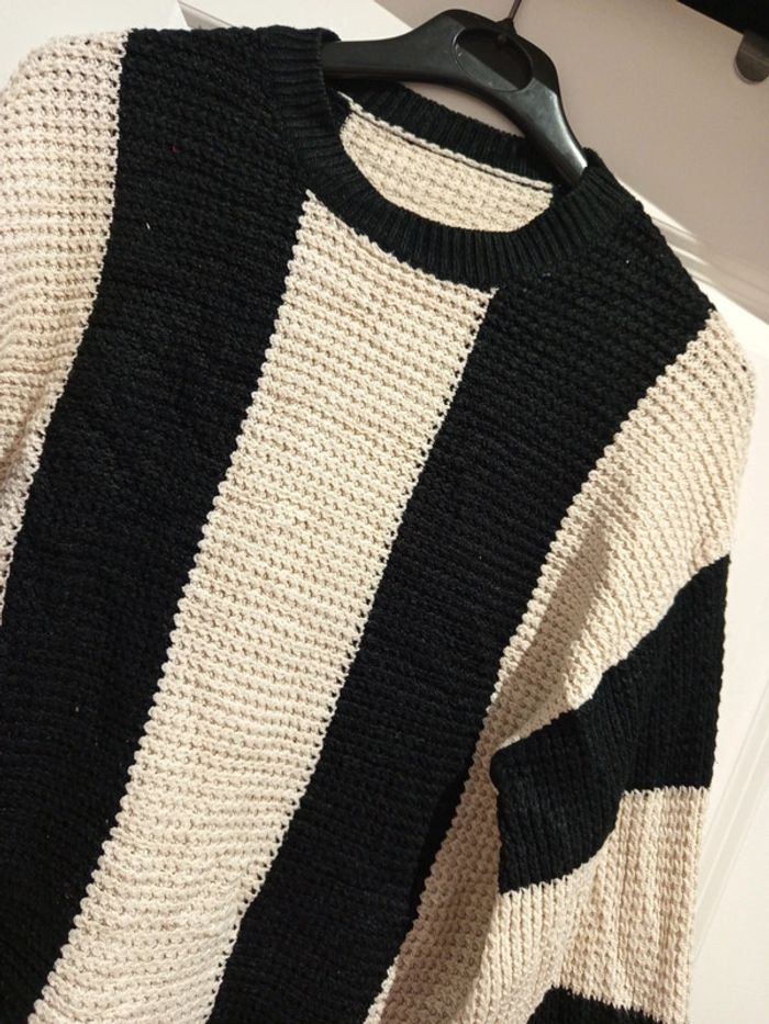 🔝 Pull manches longues évasées Shein noir et blanc rayé taille M 38 en acrylique et polyamide - photo numéro 3