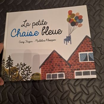 Livre la petite chaise bleu