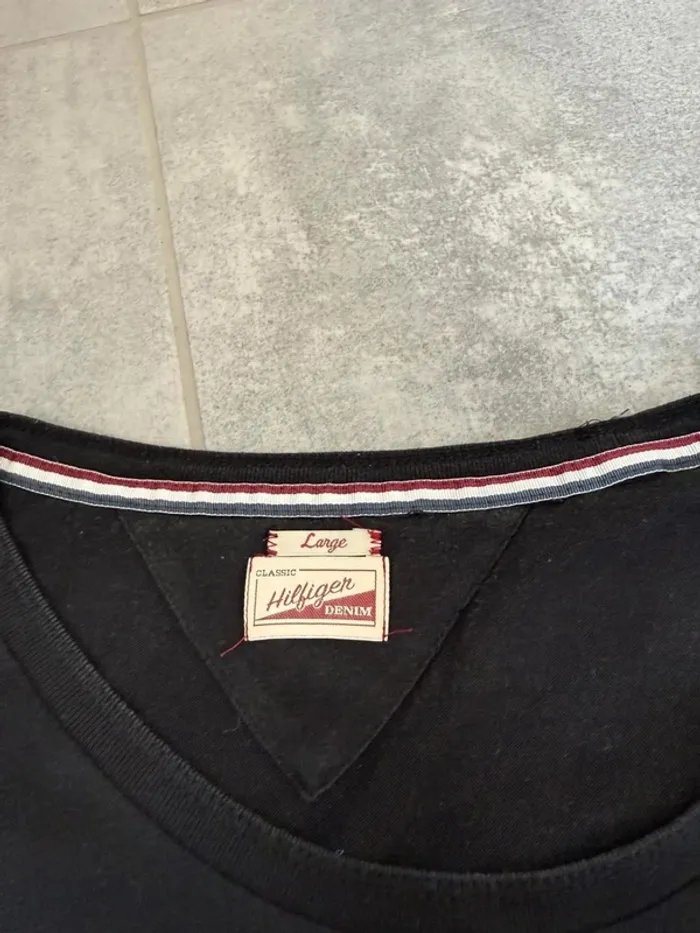 T-shirt Tommy Hilfiger femme noir taille L très bon état - photo numéro 7