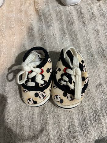 Plusieurs petites chaussures
