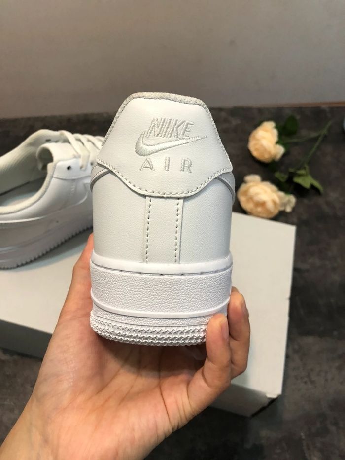Nouveau Nike Air Force 1 Low Blanc Taille 38 - photo numéro 3