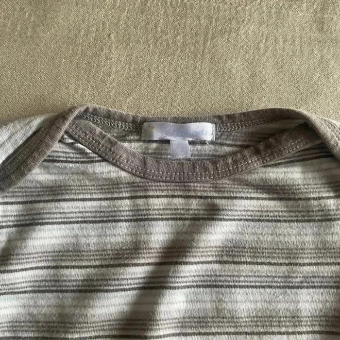 🧸 Joli haut à rayures grises pour bébé 🧸 - photo numéro 3