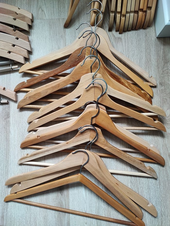 Lot de 38 cintres en Bois - photo numéro 4