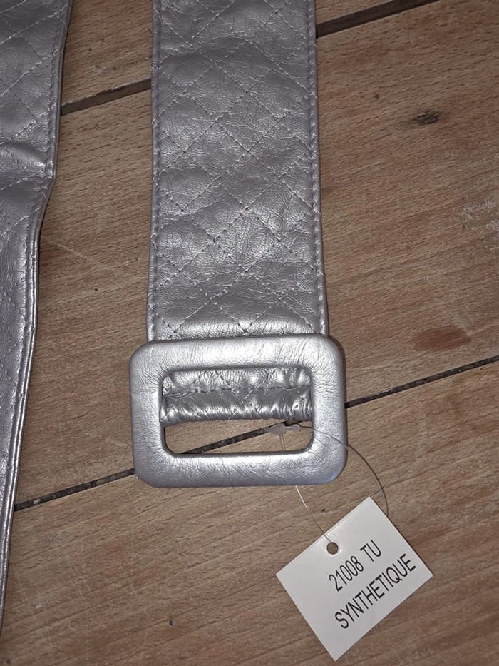 Ceinture argentée asymétrique – style rock – 112 cm – sans trous - photo numéro 2