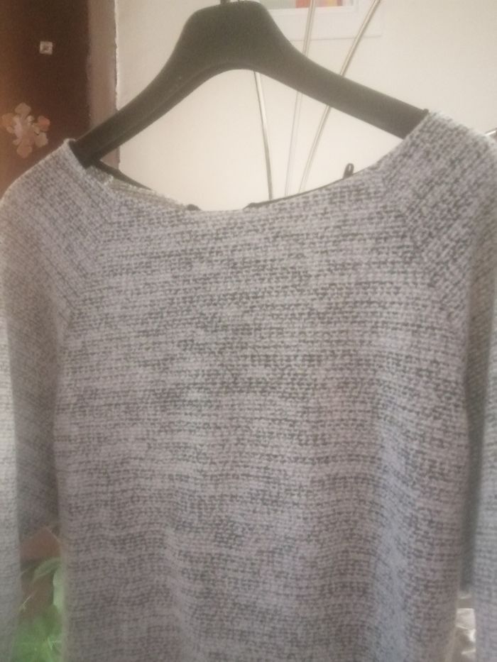 💮Pull gris avec ouverture dans le dos Taille 38 "Naf Naf" 🌸 - photo numéro 3
