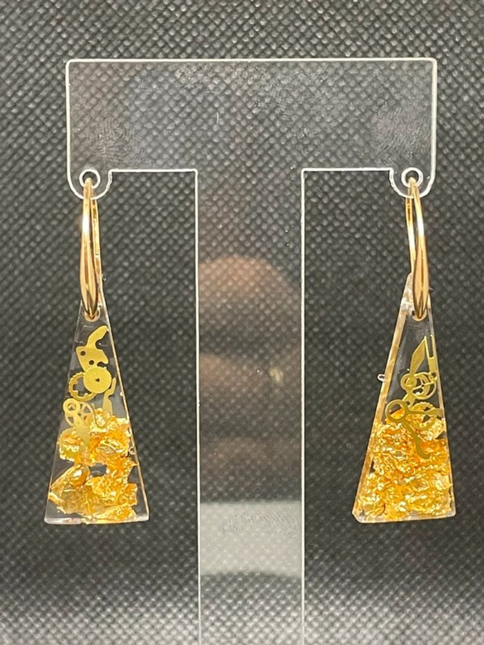 Boucles d’oreilles résine, paillettes et aiguilles
