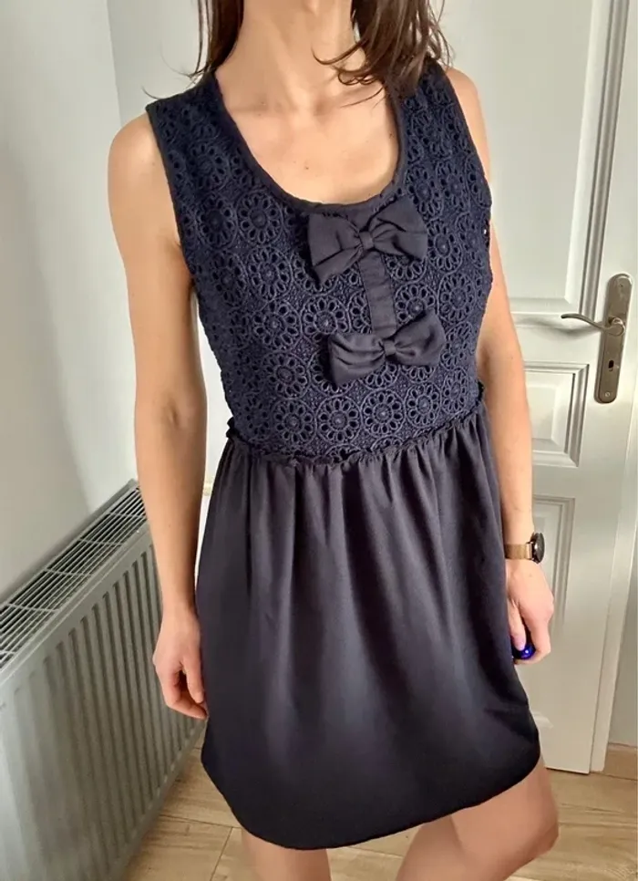Robe bleu marine chic – dentelle & nœuds Molly Bracken S / 36 / 1 - photo numéro 2