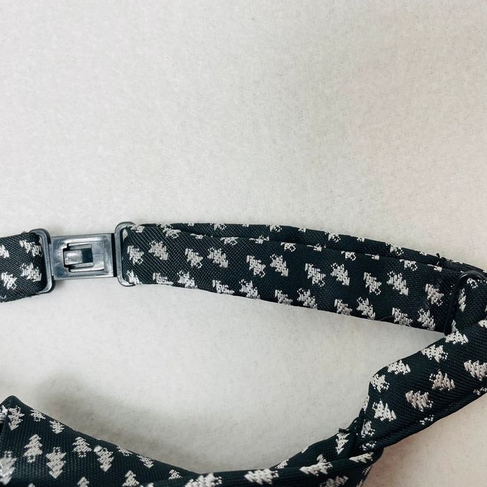 👔 Cravate prêt à porter. Clips. Sapin de Noël. Neuve. Noire et grise. - photo numéro 4