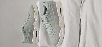 Baskets femme Air Jordan 4 RM taille 40.5