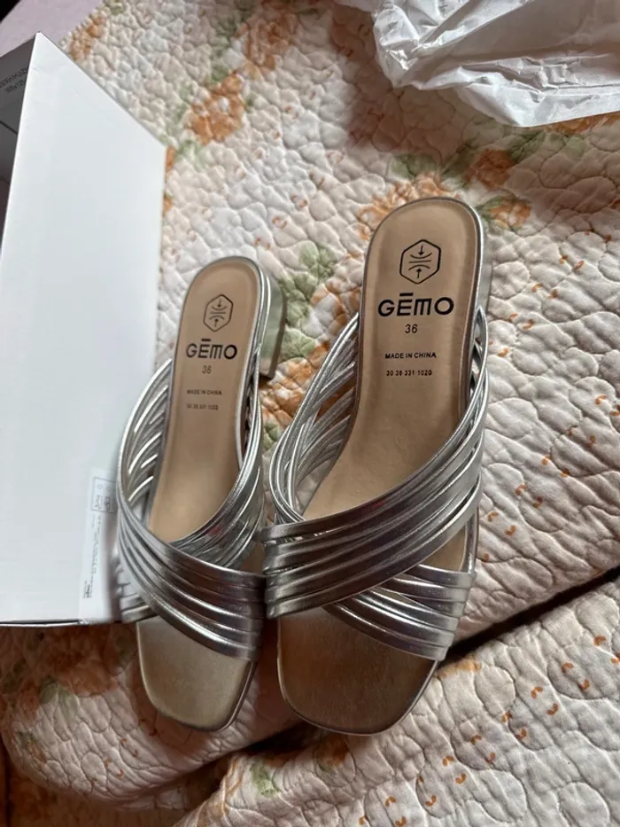 Jolies sandales neuves avec étiquette pointure 36 - photo numéro 3