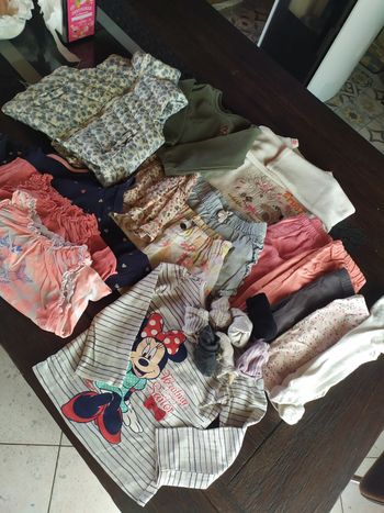 Gros lot 14 vêtements fille 2 ans + chaussettes