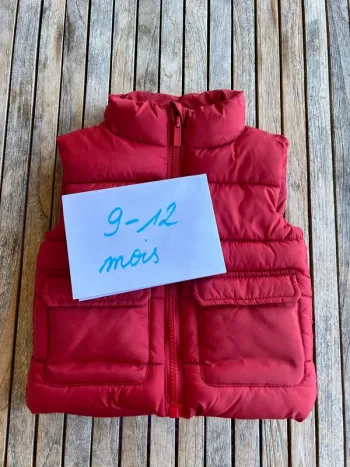Doudoune sans manche rouge Primark - 9/12 mois