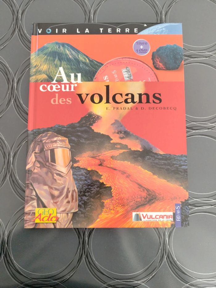 Livre+DVD complètement neuf sur les volcans