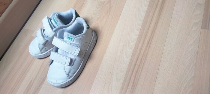 Basket Adidas taille 24 - photo numéro 2