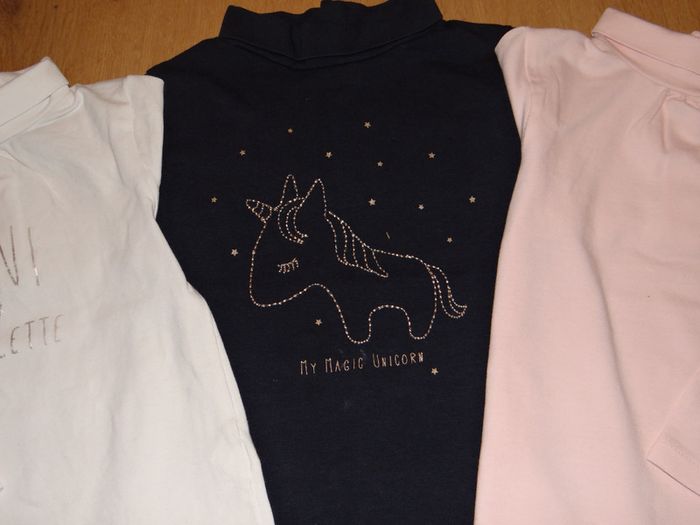 Lot tee-shirts cols roulés. Bébé fille taille 18 mois. Kiabi - photo numéro 3