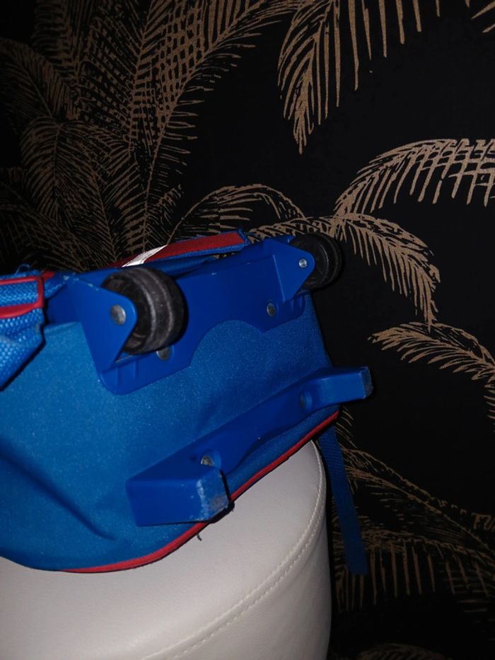 💙 Cartable à roulettes Spidey. - photo numéro 4
