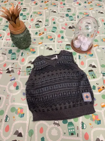 Pull sans manches ikks 24 mois