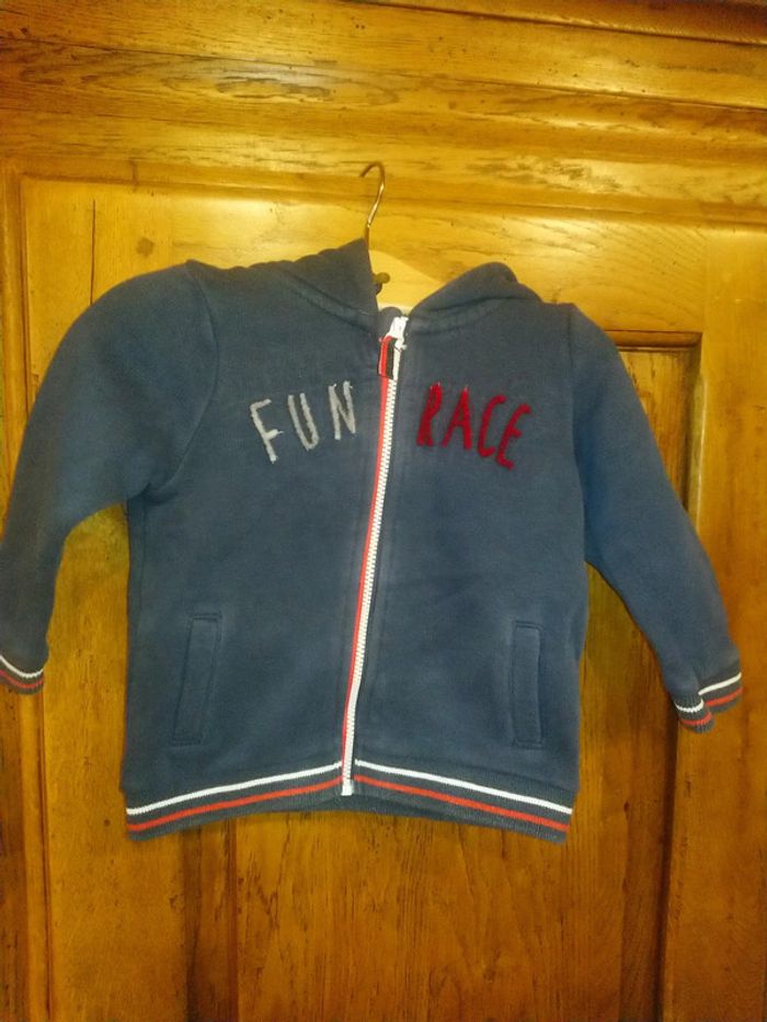 Joli gilet bleu et rouge Orchestra taille 12 mois