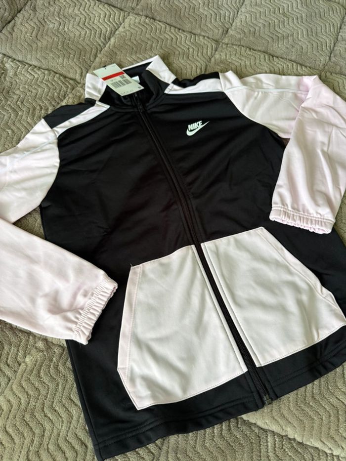 Veste Nike neuve avec étiquettes pour enfants taille L