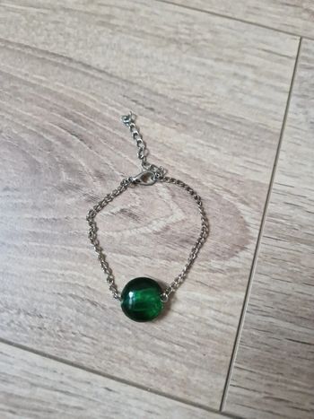 Bracelet fantaisie, argenté et perle verte