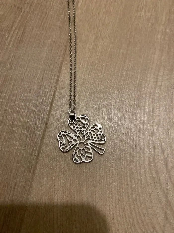 Collier trèfle argenté - photo numéro 2