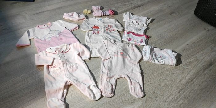 Lot 1 mois pyjamas bodies bonnet