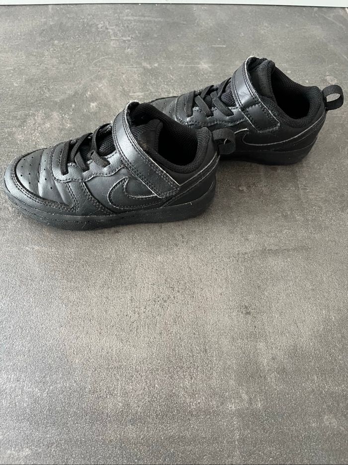 Paire de basket Nike 26