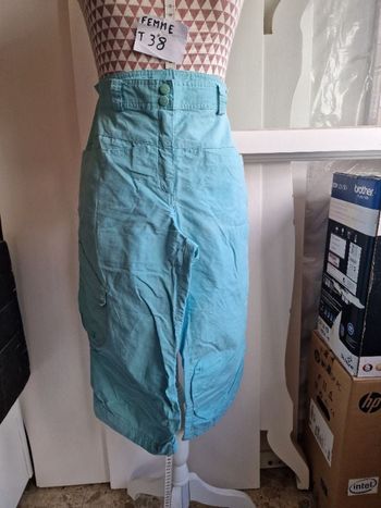 Pantacourt, bleu, en coton & polyamide, en très très bon état, longueur 72cm, marque Décathlon =5€