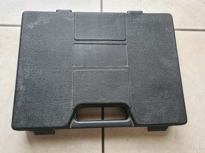 coffret à douilles + pince a denudé et autre Trés utile - photo numéro 2
