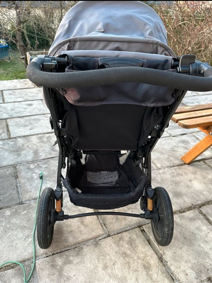 Poussette trio Activ3 Chicco 3 en 1 évolutive 0-3 ans parfait état - photo numéro 2