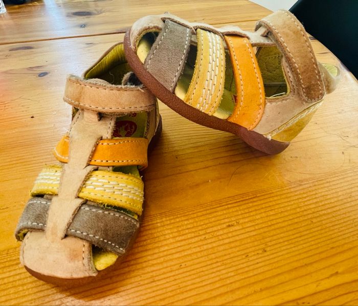 ✨ Jolie paire de sandales Kickers taille 19 ✨