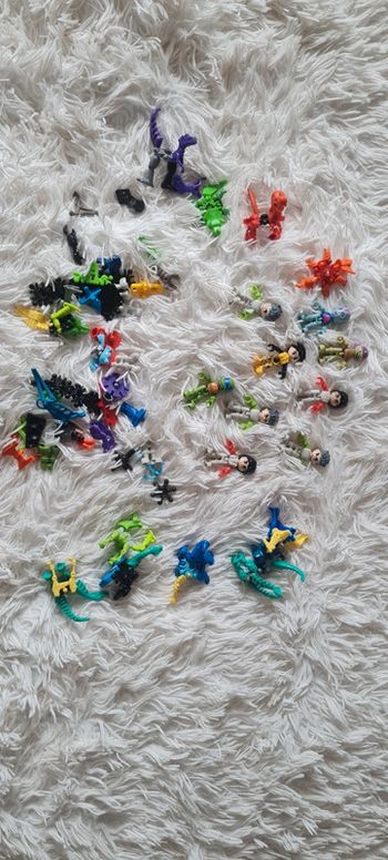 Jouet kinder personnage à assembler