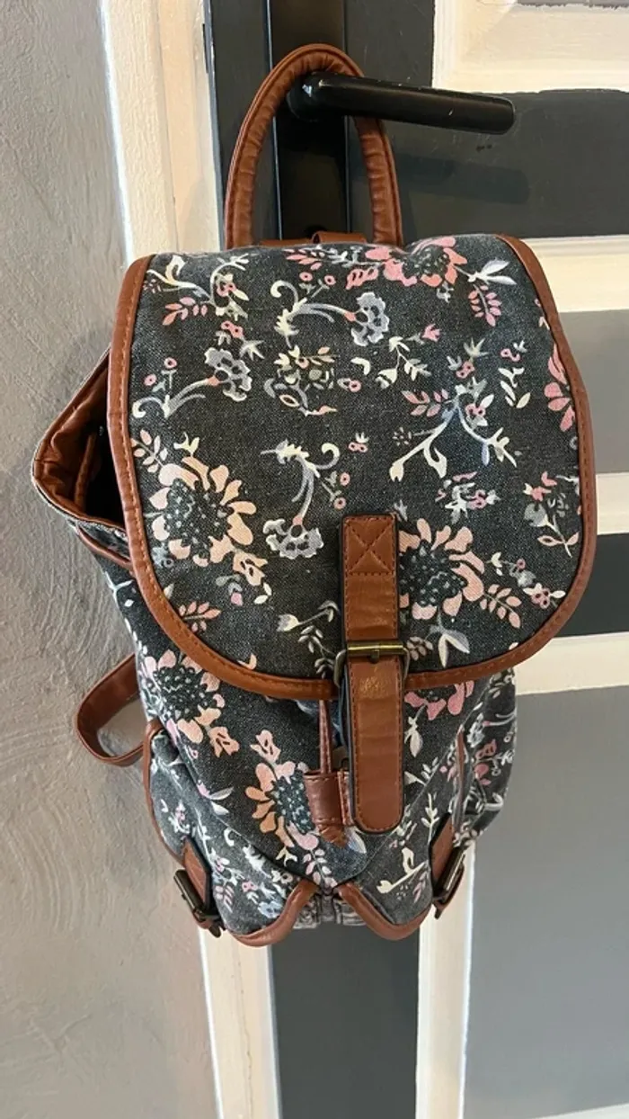Sac à dos fleuri