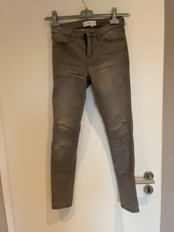 Jean Mango gris