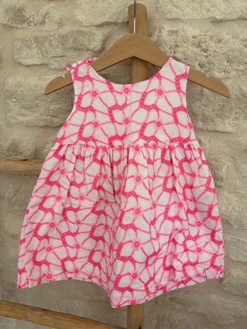 Robe rose fluo et blanc 12 mois - 4 €