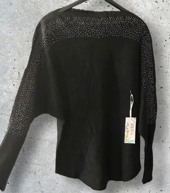 Joli pull strass noir neuf 