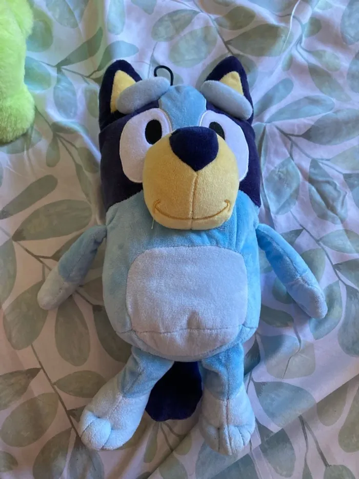 Peluche bluey officiel avec poche de rangement