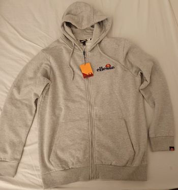 Sweat à capuche et fermeture éclair 