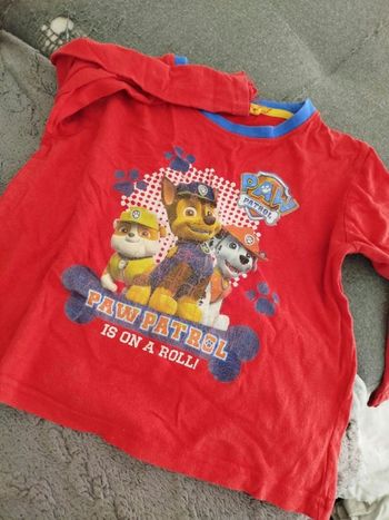 Haut de pyjama paw de patrol nickelodeon. 110 / 116 cm .