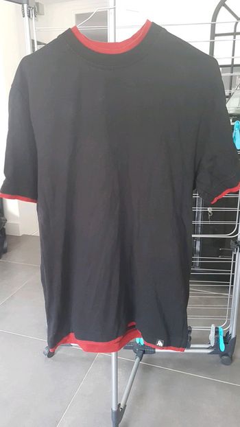 Tee shirt noir et rouge