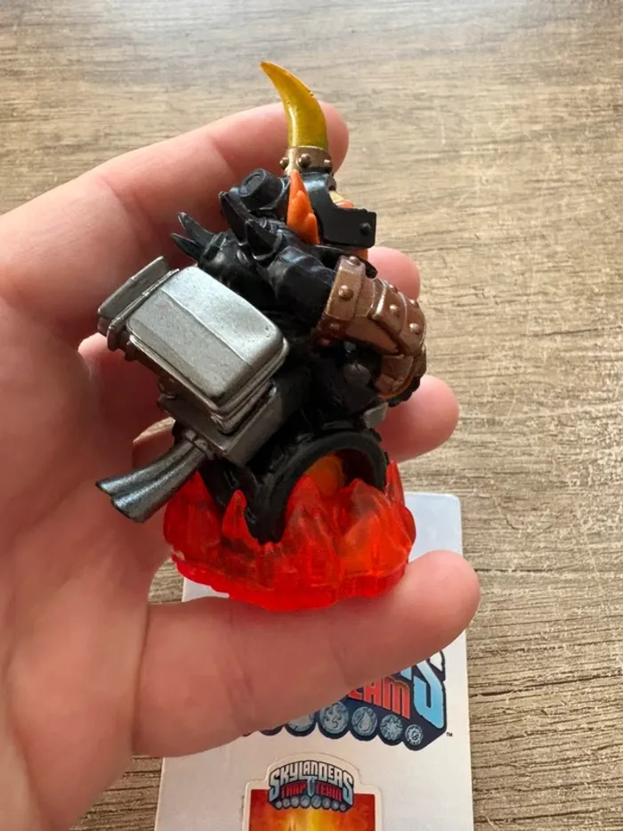 Hog wild fryno figurine skylanders trap team - photo numéro 6