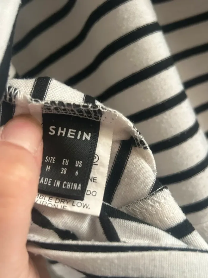 T-shirt dos, dénudé - photo numéro 3