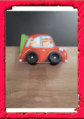 La petite pilote Marie et sa 2CV