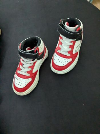 basket garçon rouge et blanc