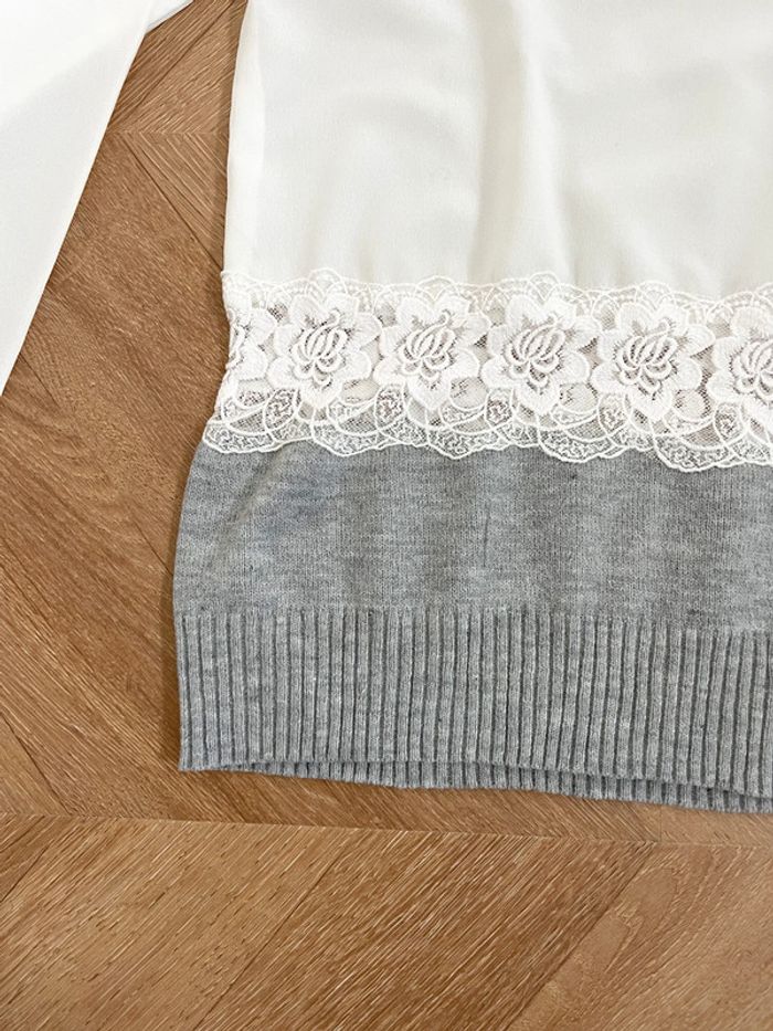 Blouse blanche et grise avec broderie - photo numéro 2