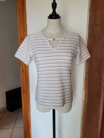 Tee shirt blanc à rayures