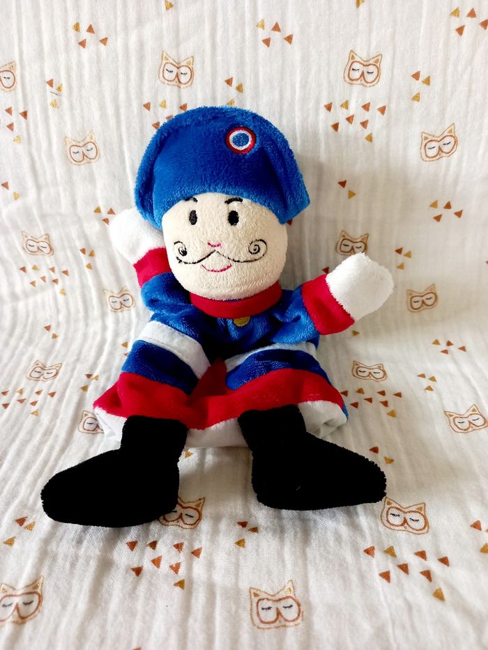 Doudou marionnette Histoire d'ours gendarme soldat