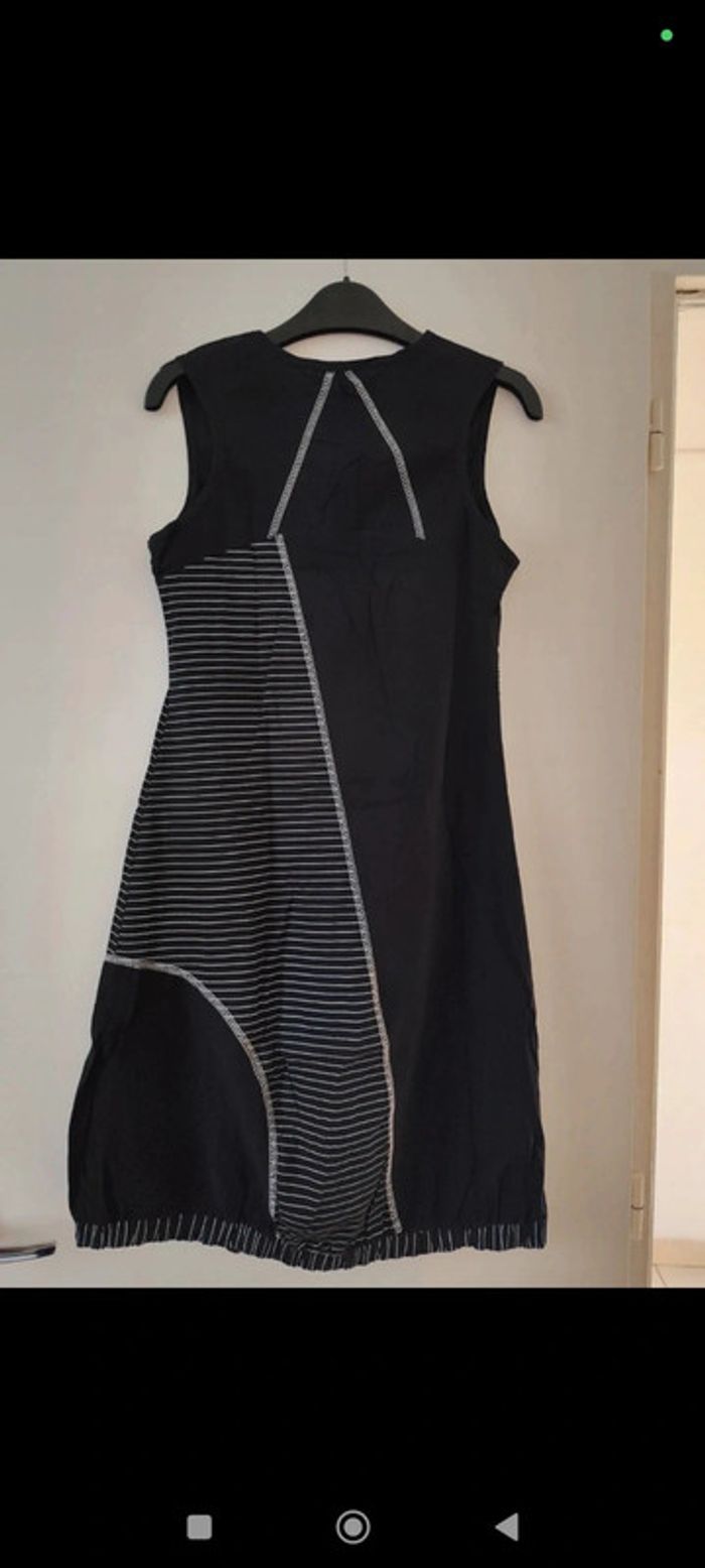Robe légère noire à motifs blancs taille 38 - photo numéro 2