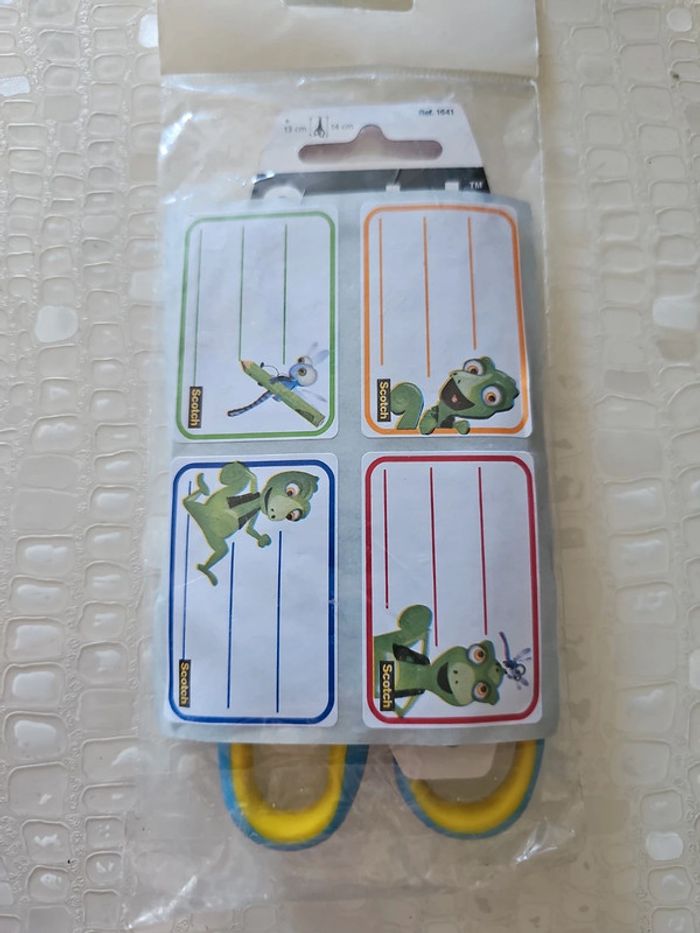 Ciseau avec étiquette prenom - photo numéro 2